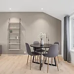 Center - Two Bedroom Modern *